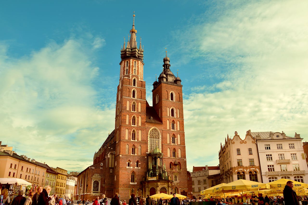 [Premium Deal]*Poland:* Flights from Montreal to Krakow for $805 (49.1% discount)