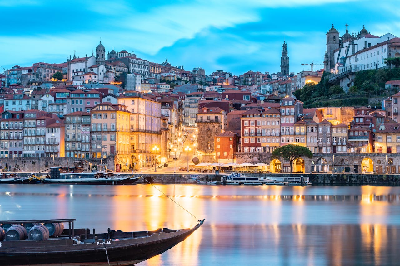 [Premium Deal]*Portugal:* Flights from Toronto to Porto for $582 (46.9% discount)