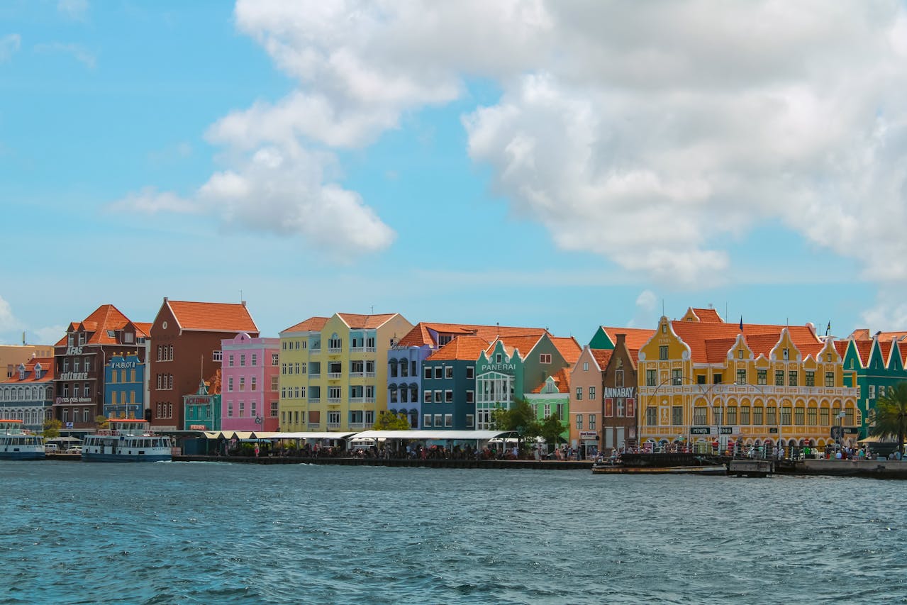 [Premium Deal]*Curacao:* Flights from Vancouver to Willemstad for $800 (85.2% discount)