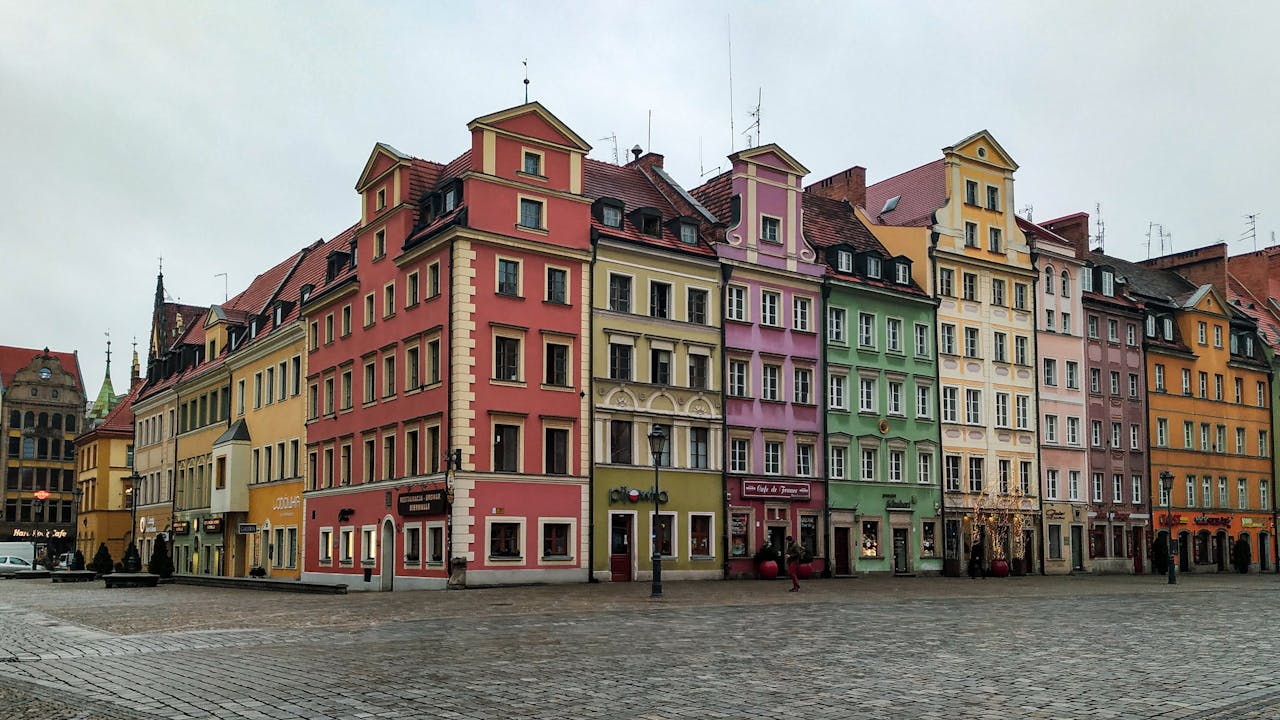 [Premium Deal]*Poland:* Flights from Los Angeles to Wroclaw for $456 (59.8% discount)